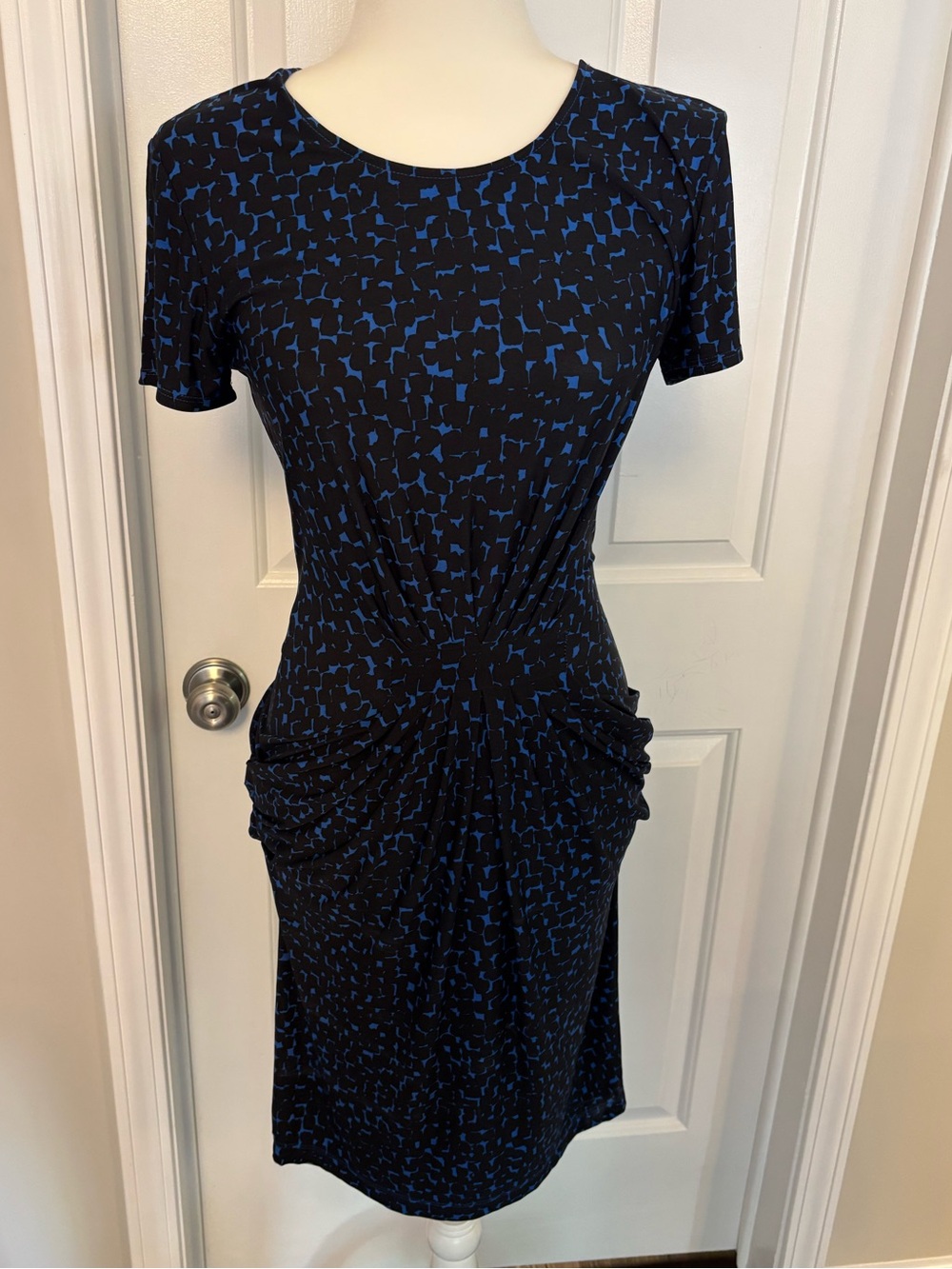 BCBG Black and Blue Printed Short Sleeve Women’s Dress